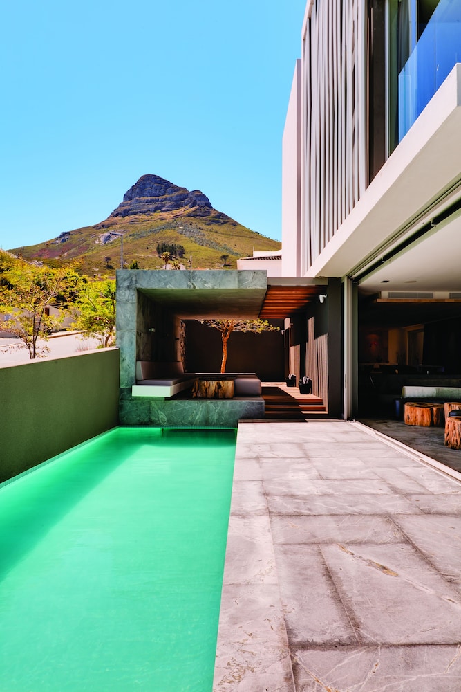 Pod Camps Bay 67/70