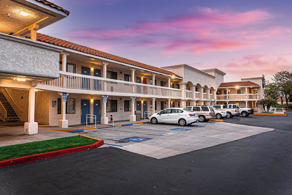 Motel6 Carlsbad, CA Beach 36/50