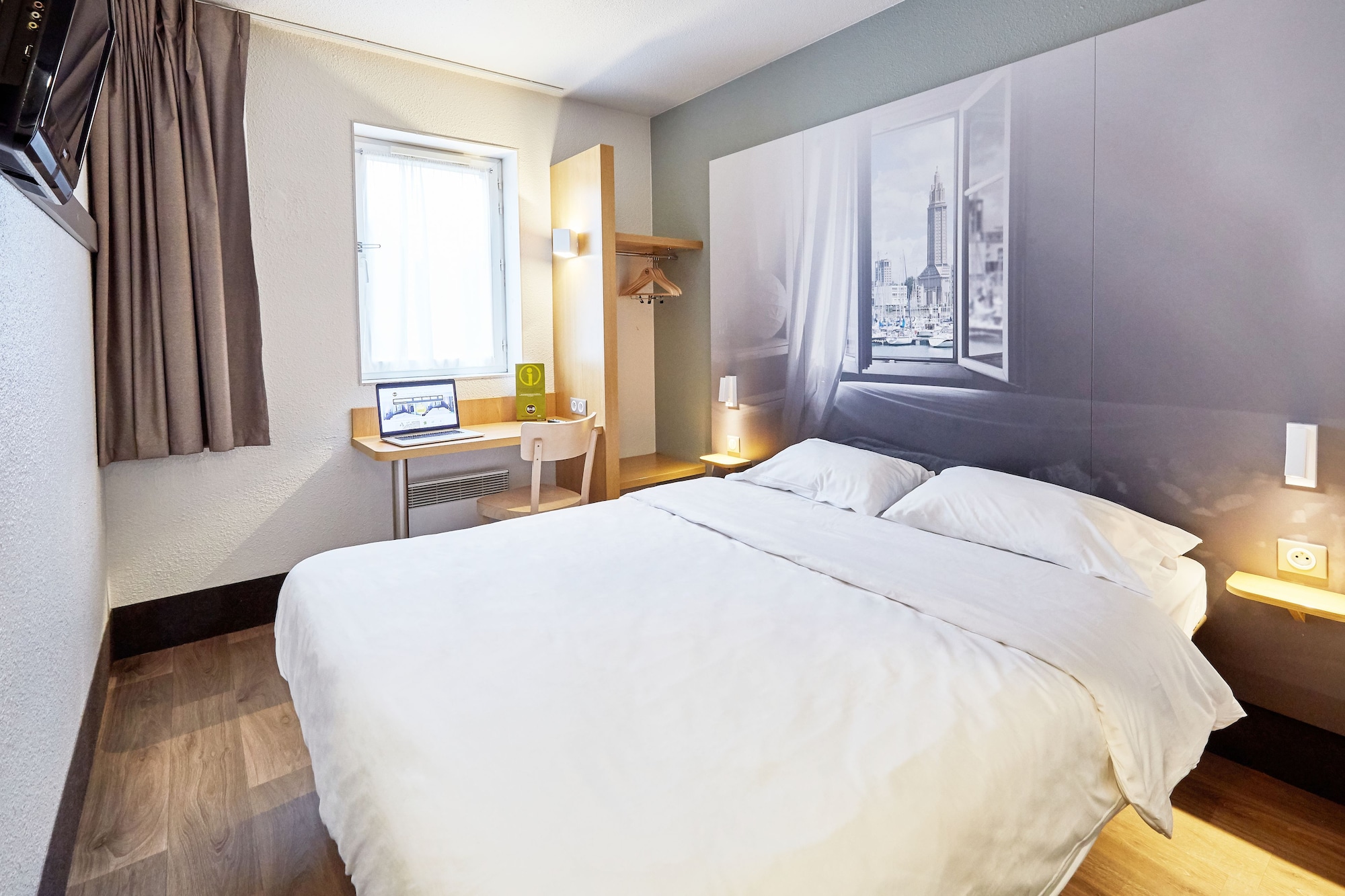 ROOM, DOUBLE BED