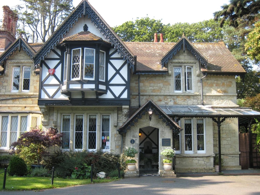 Rylstone Manor Hotel 40/50