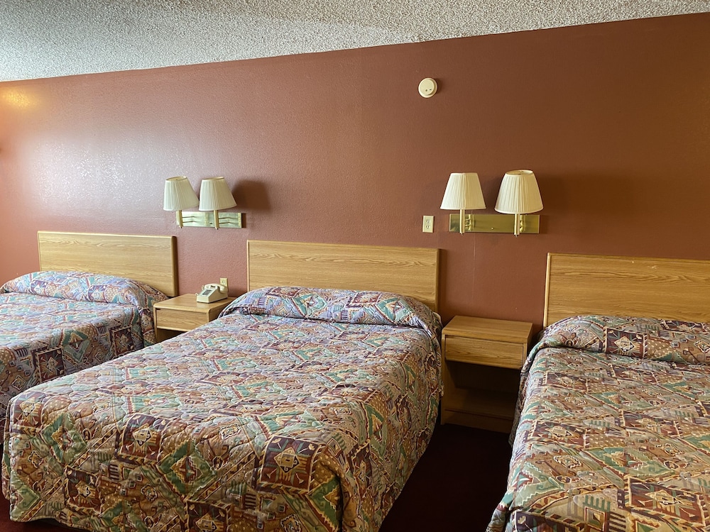 Econo Lodge Las Vegas NM 35/53