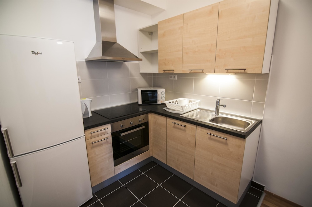 CORVIN CENTER SUITES 68/87