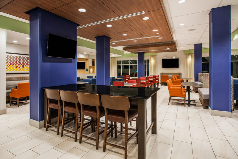 Holiday Inn Express Suites Lexington Park California 38/54