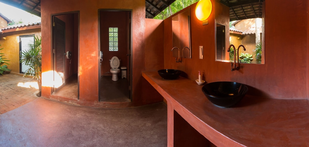 Baanpong Lodge 50/50