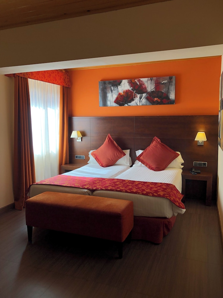 Solineu Hotel 8/48
