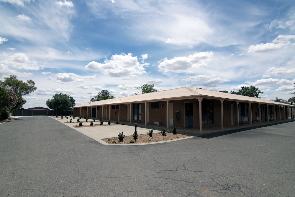 Ashleigh Court Motor Inn 49/53