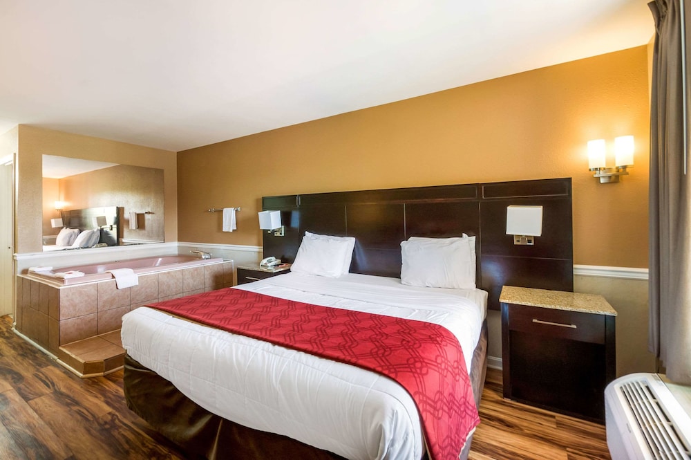 Econo Lodge Princess Anne 7/40