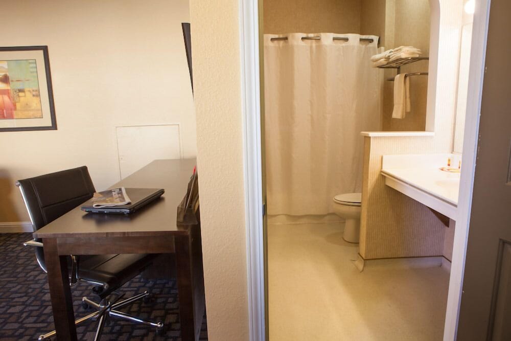 Marinwood Inn & Suites 40/43