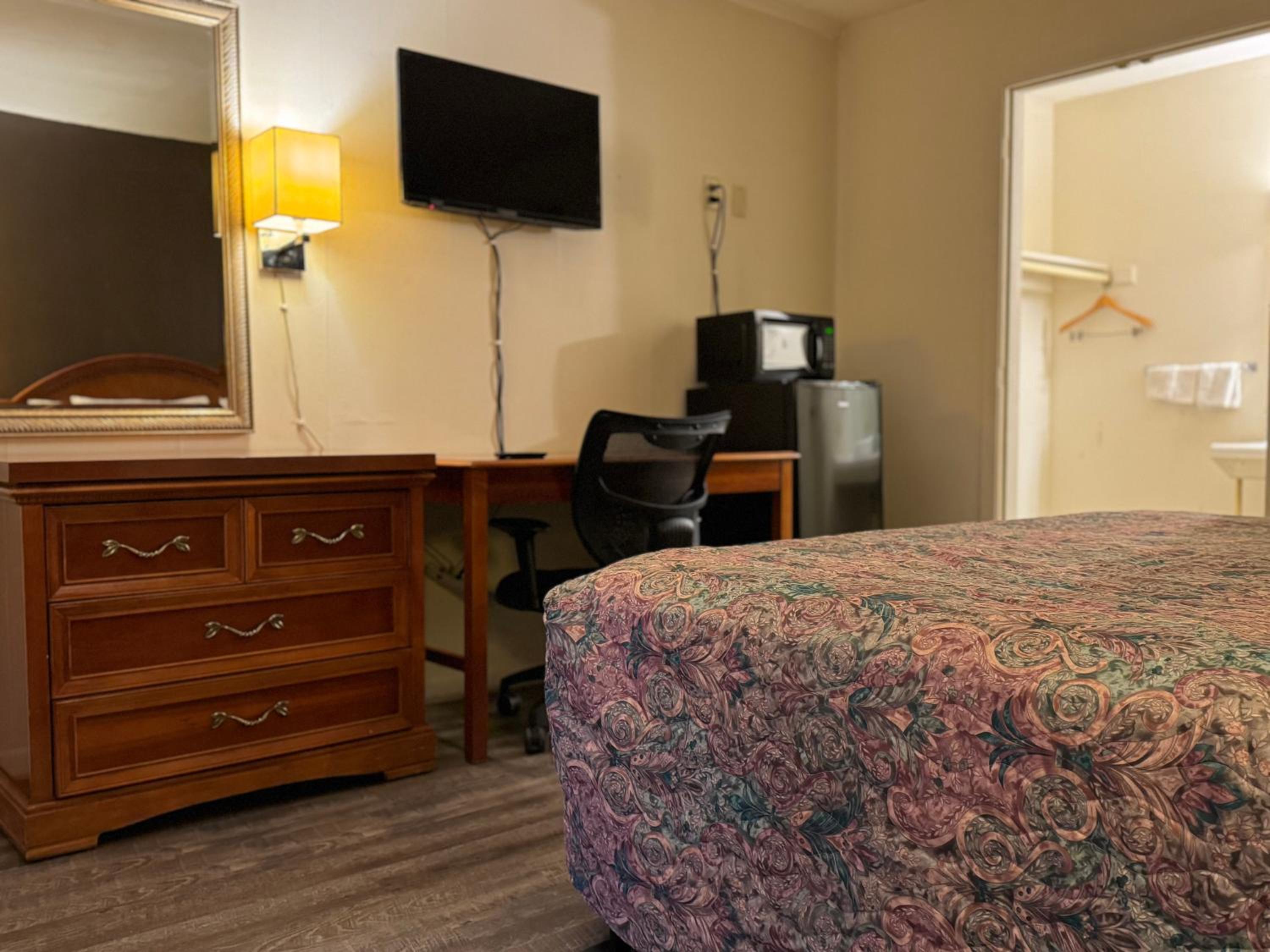 Country Club Inn &amp; Suites 37/51