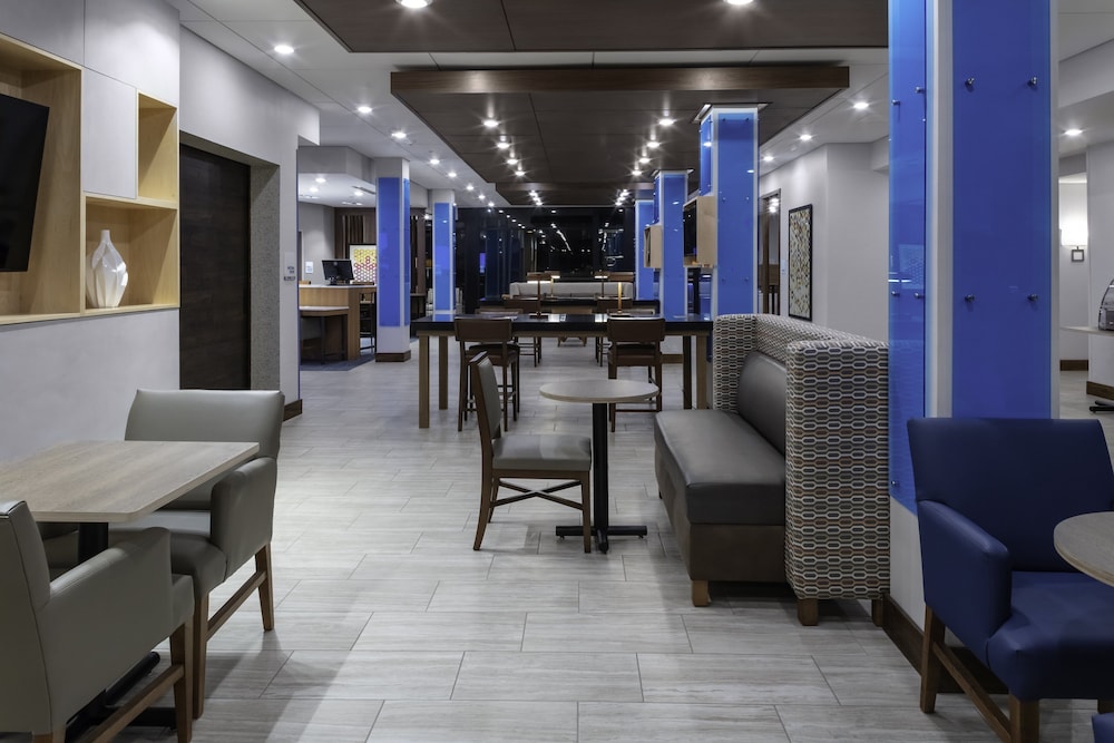Holiday Inn Express Suites the Dalles 40/53