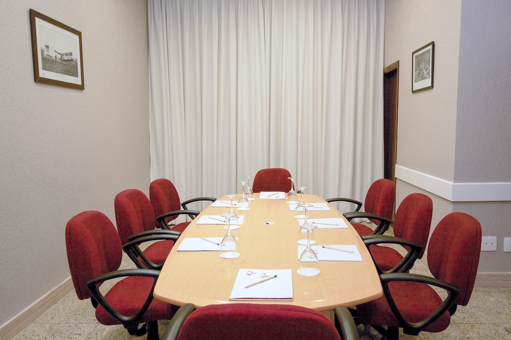 Bristol International Airport Hotel 44/50