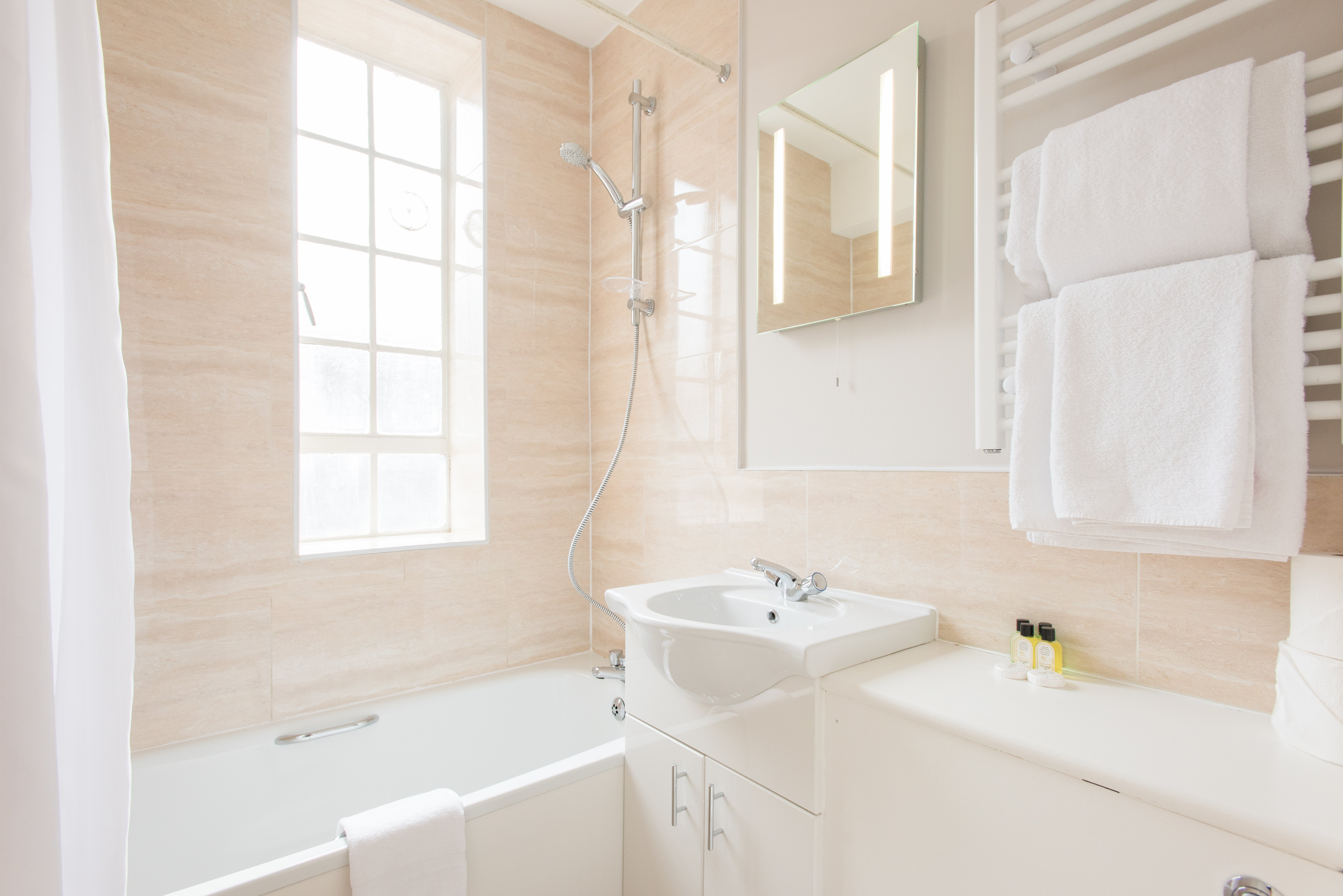 Chelsea Cloisters Serviced Apartments 116/121
