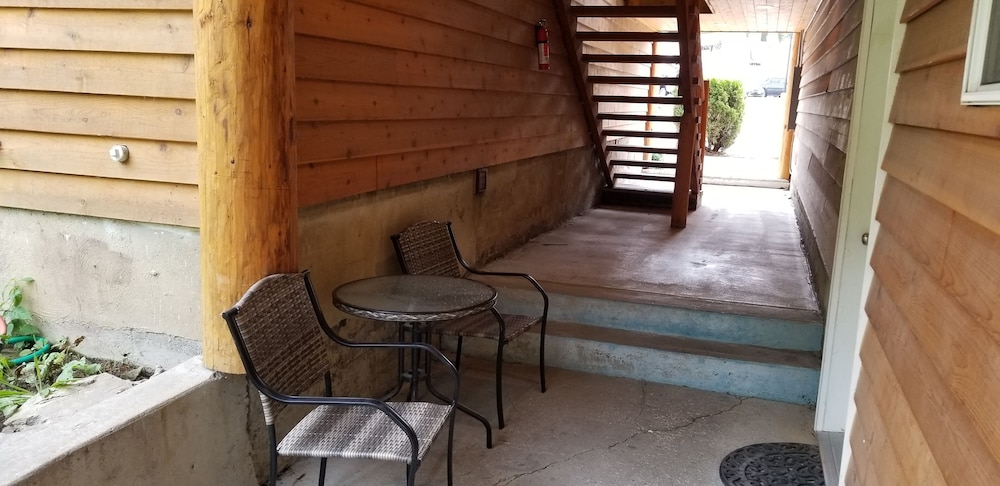 Carriage House Inn 23/36