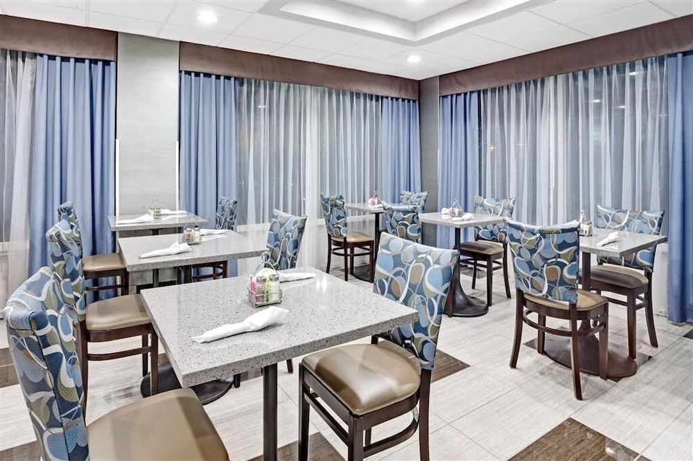 Wyndham Garden Charlotte Executive Park 11/23