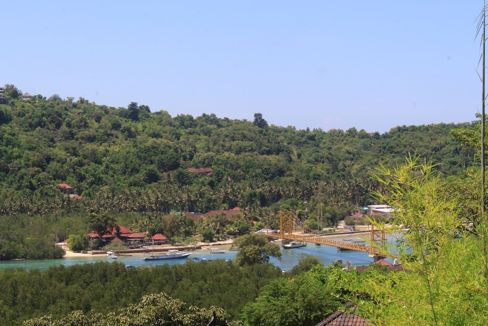 Sunrise Hut's Lembongan 9/54