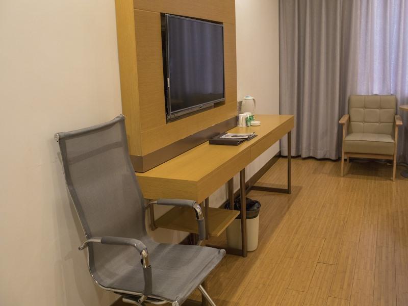 GreenTree Inn Qingdao Jiaozhou Jiaoping Road Aviation Industry Park Express Hotel 13/16