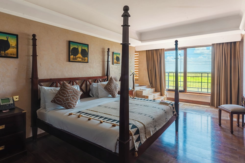 1 BEDROOM, SUITE, CITY VIEW
