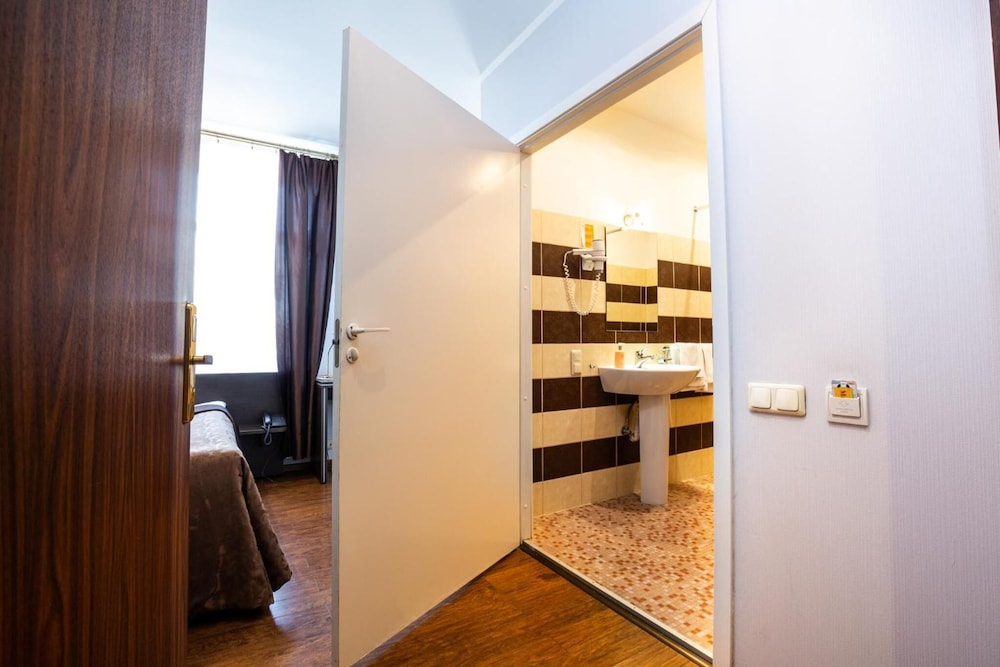 Primo Hotel 64/69