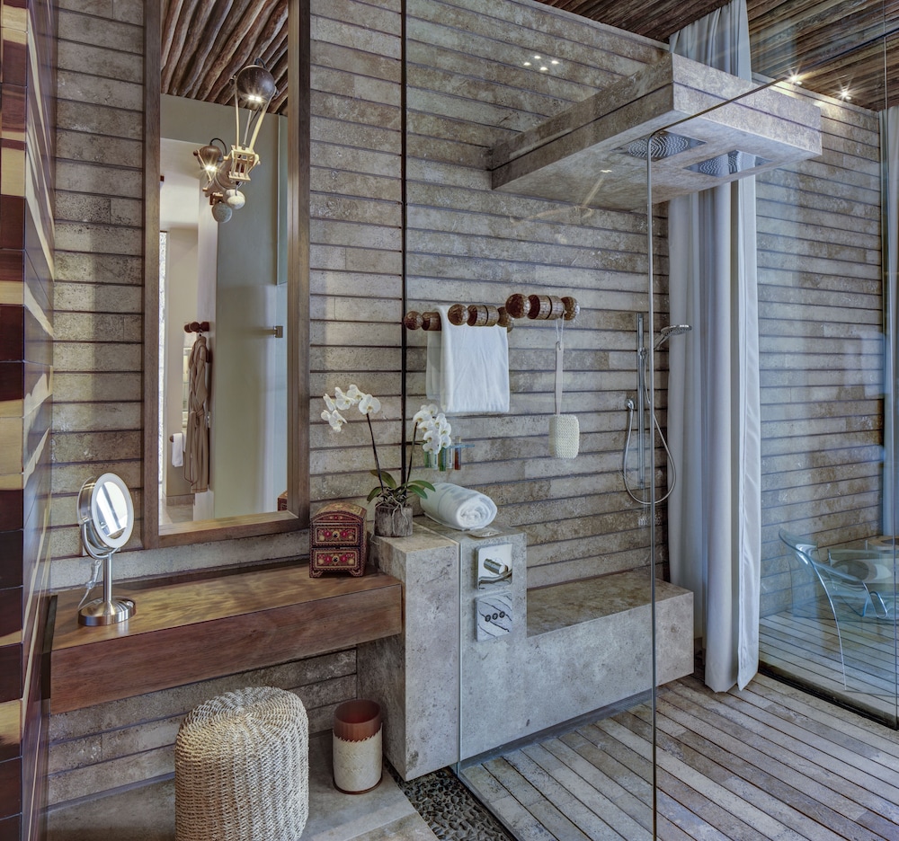 SUITE, BEACH FRONT