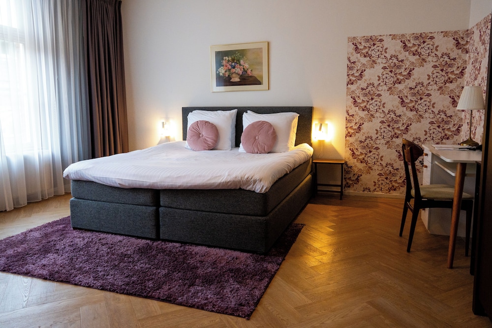 Hotel de Wereld 12/50
