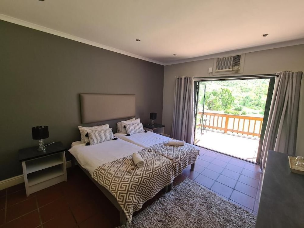 Du Kloof Lodge 4/22
