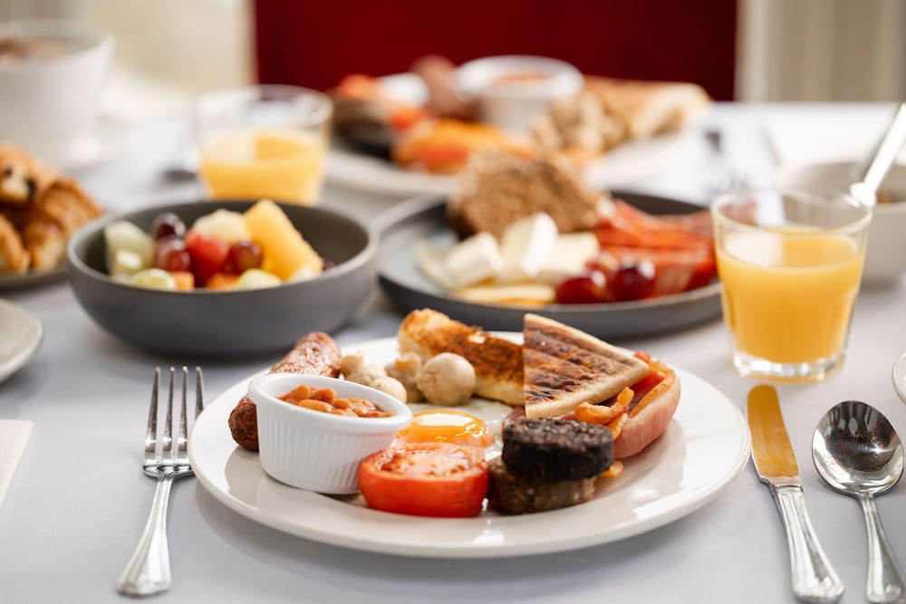 MANOR HOUSE COUNTRY HOTEL 46/56