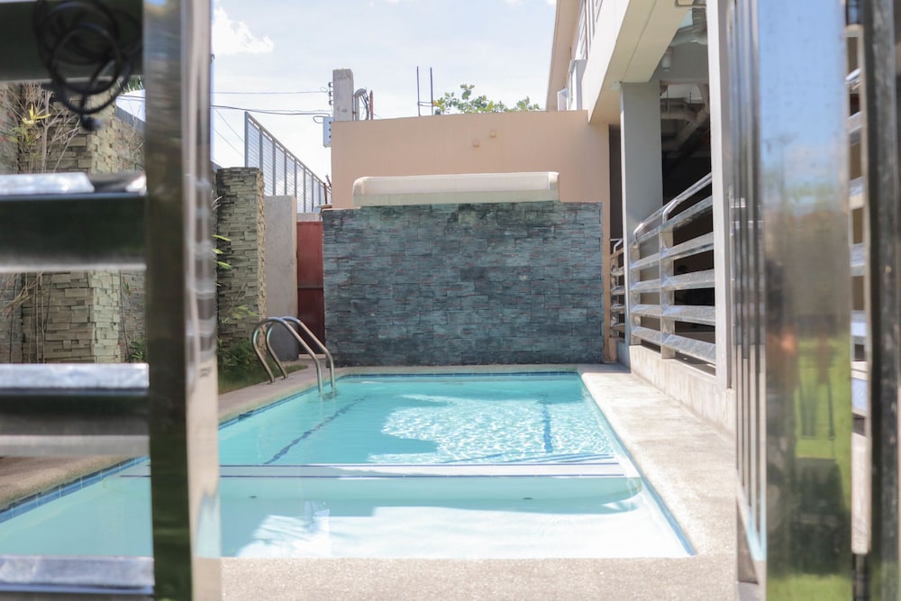 RedDoorz at Grand Apartelle Hernan Cortes Cebu 25/38