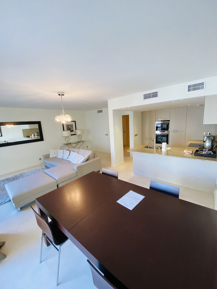 Carlton Riviera 18/50