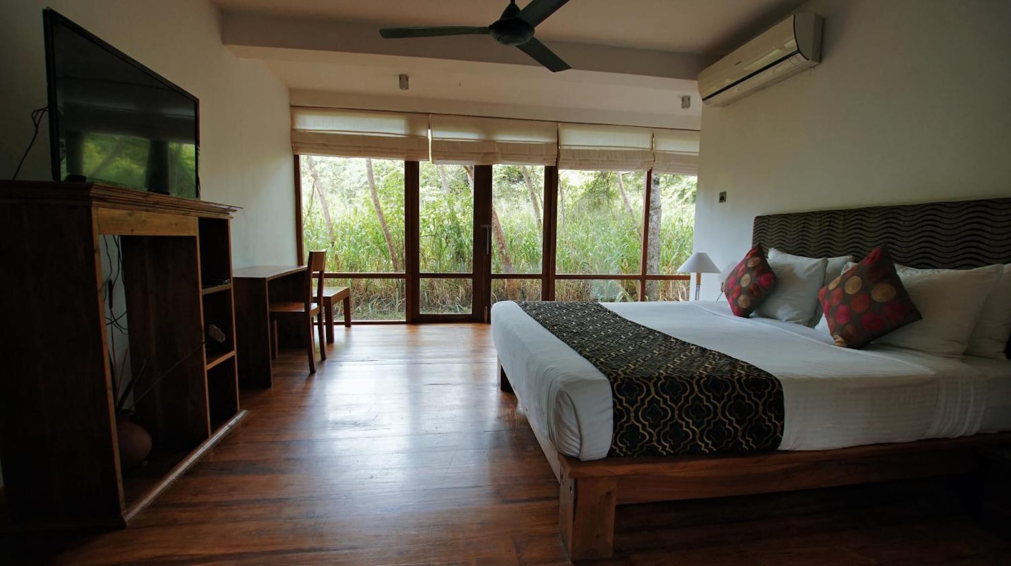 2 BEDROOMS, FAMILY, VILLA, GARDEN AREA