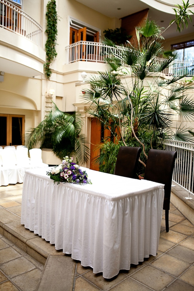 Sefton Hotel 7/50