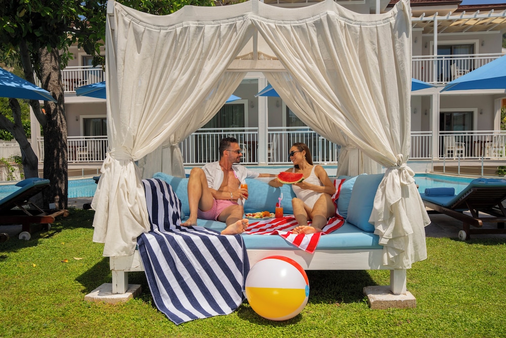 Mozaik Swim Up Hotel and Apartments 40/50