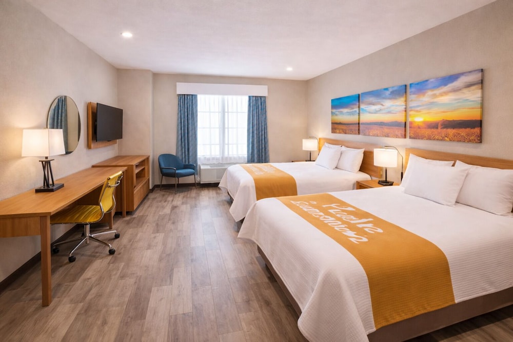 Days Inn & Suites by Wyndham Greater Tomball 27/61