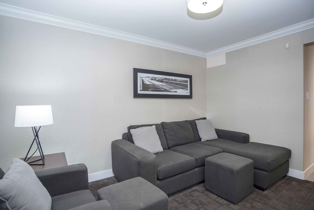 Sandman Signature Prince George Hotel 32/47
