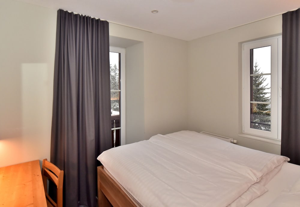 Villars Lodge 7/50