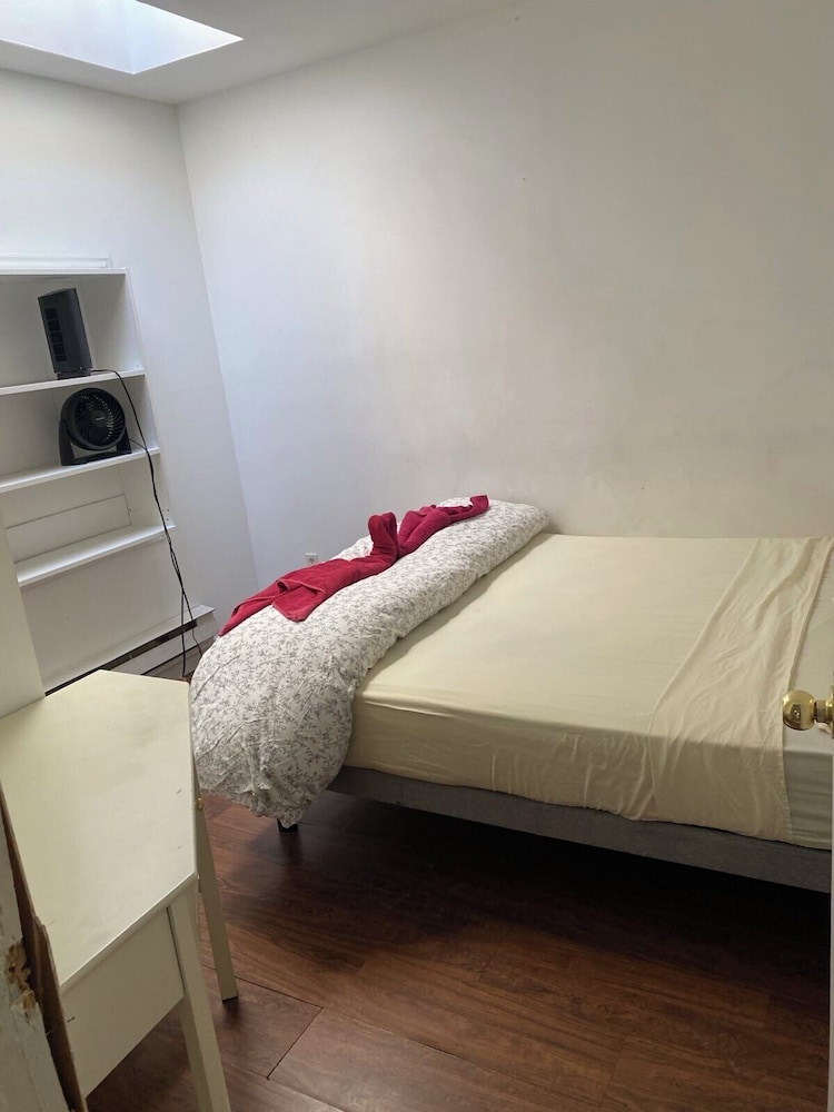 The Parkdale Hostellerie 14/66