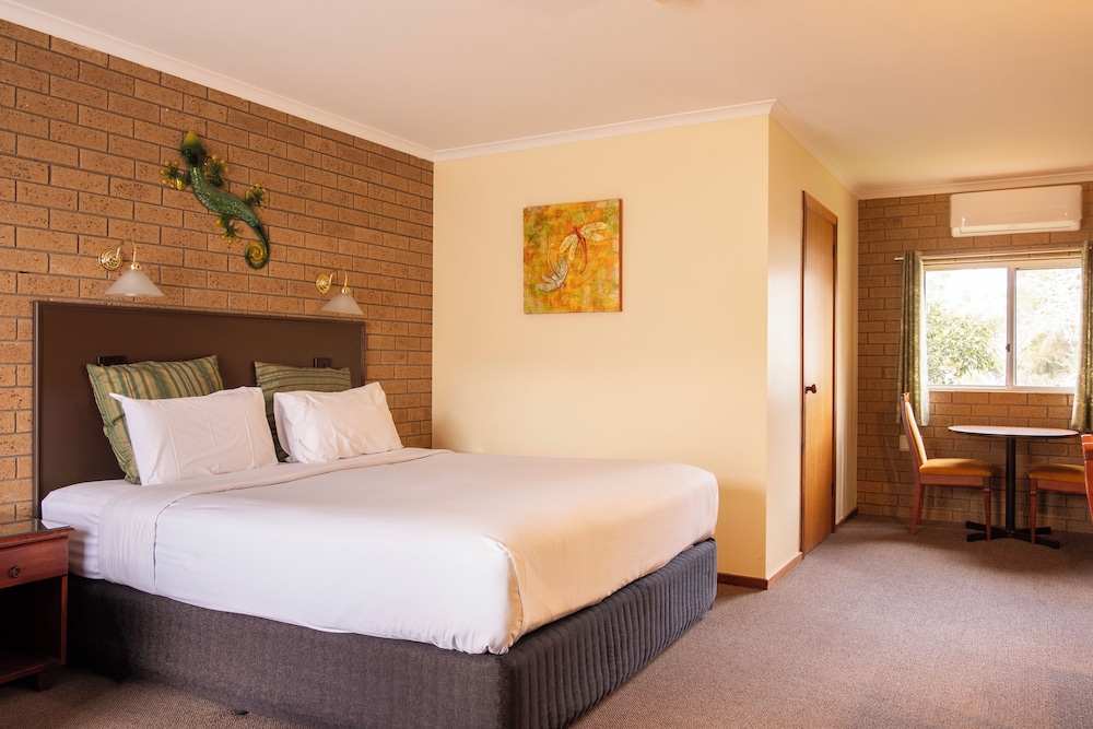 HEPBURN SPRINGS MOTOR INN 14/50