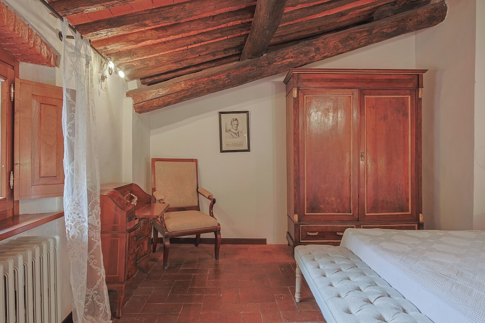 TRADITIONAL, APARTMENT