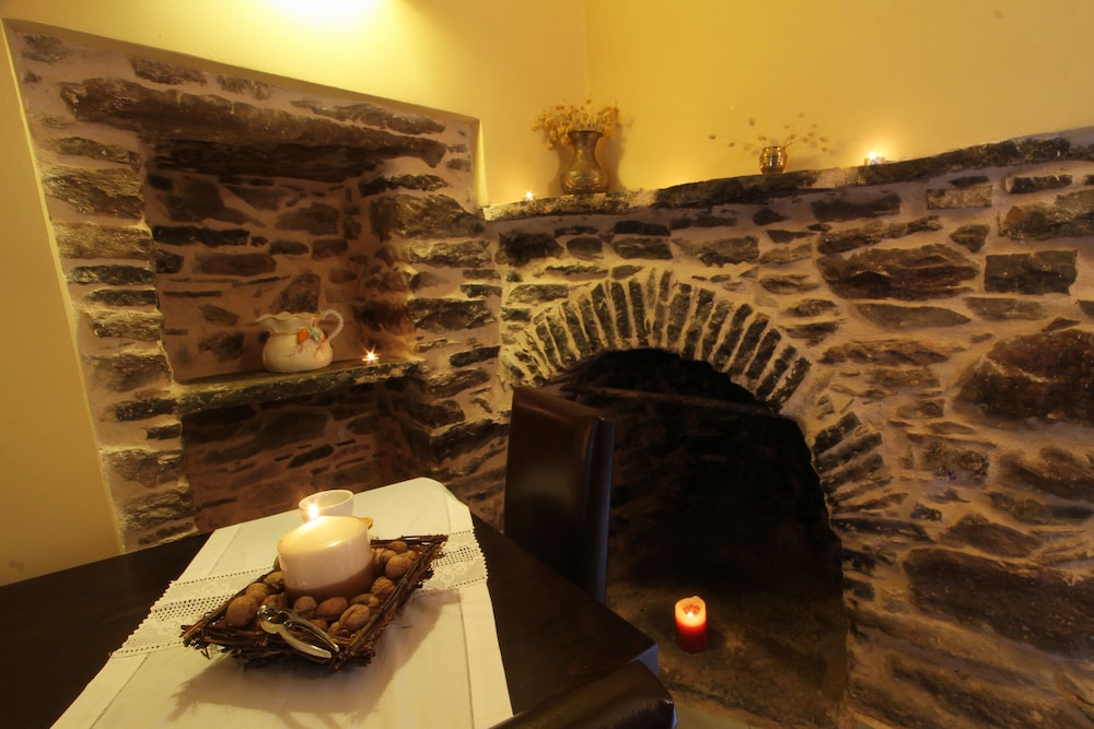 MEDIEVAL CASTLE SUITES TRADITIONAL 44/50
