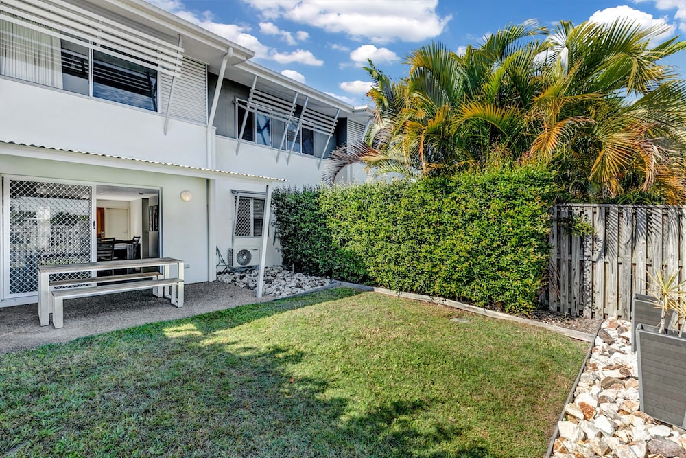 Ramada Encore by Wyndham Whale Cove Hervey Bay 50/57