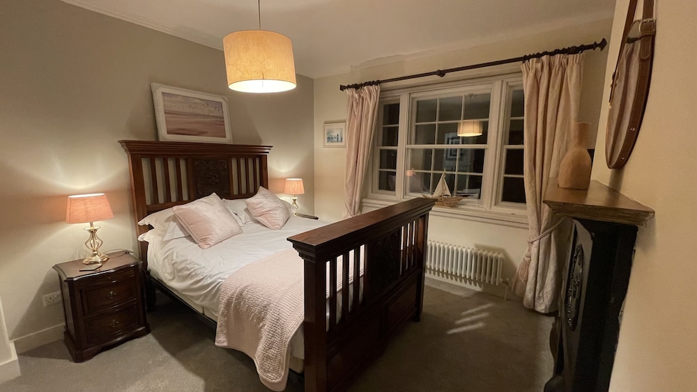 South Stack Coastal Retreats 11/50