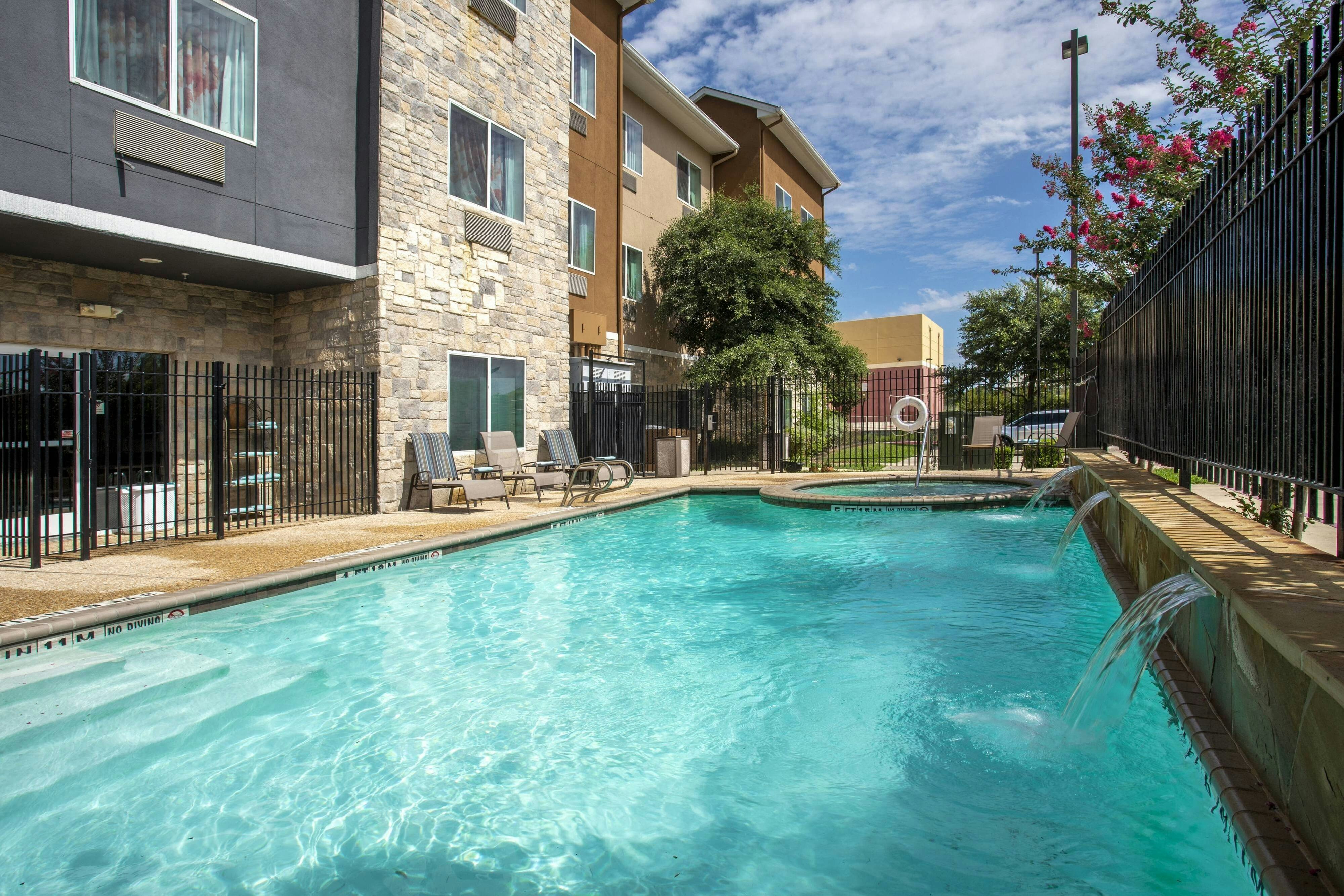 Fairfield Inn Suites Marriott San Antonio Boerne 10/12