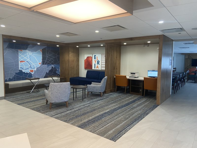 Holiday Inn Express and Suites Elyria 14/17