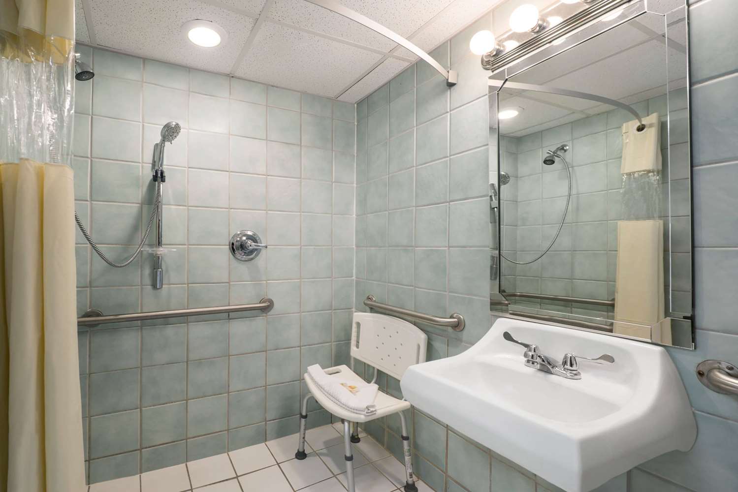 Days Inn By Wyndham Panama City Beach/Ocean Front 52/53
