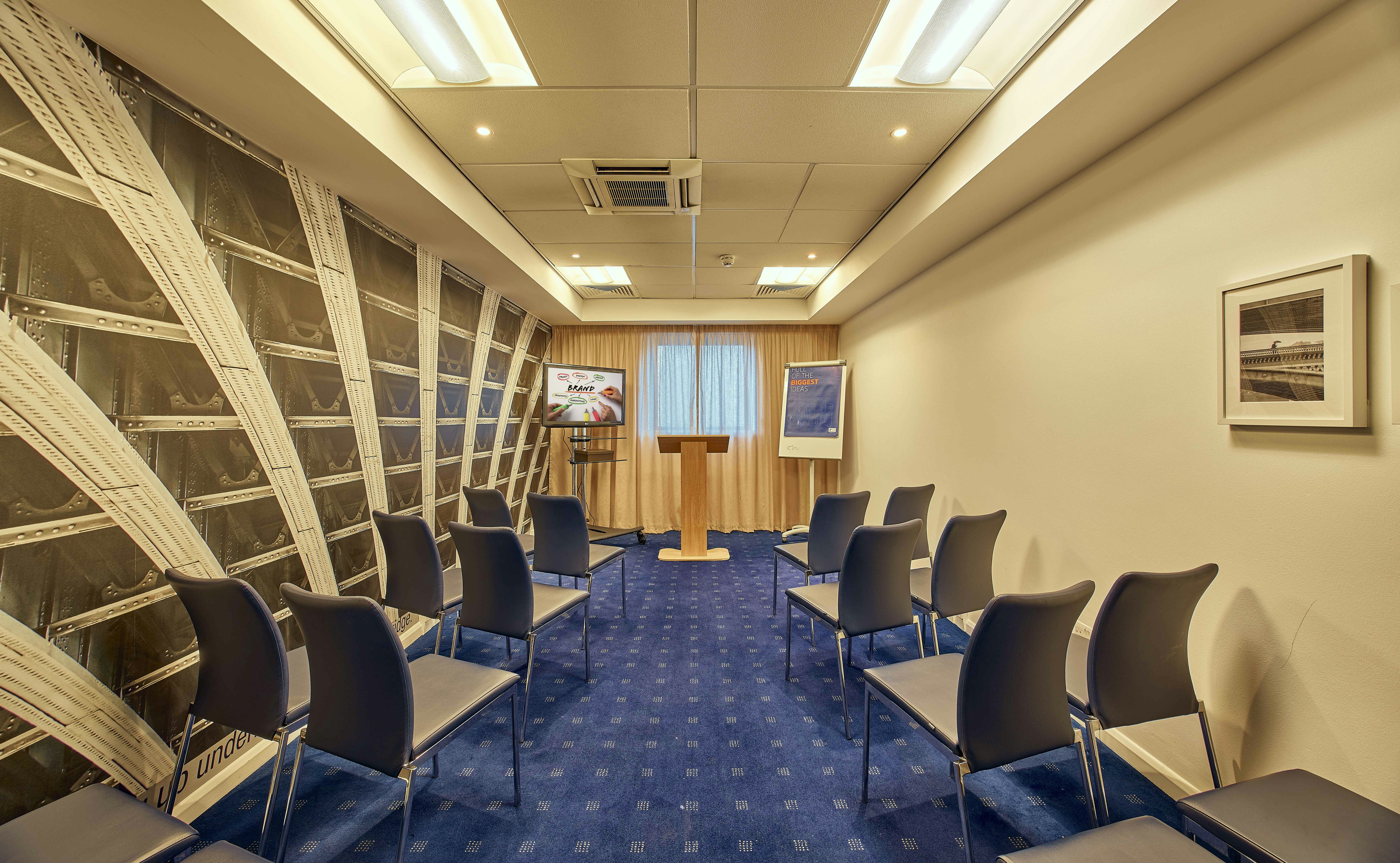 Holiday Inn Express London - Stratford by IHG 64/76