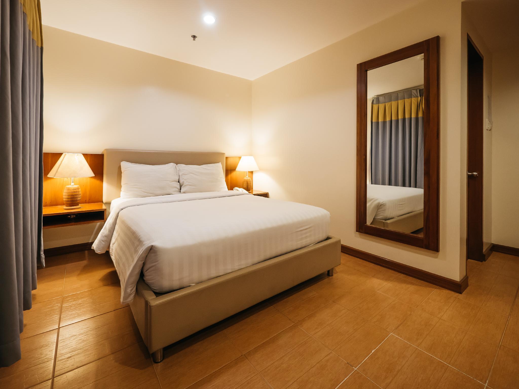 Boutique, Twin Beds