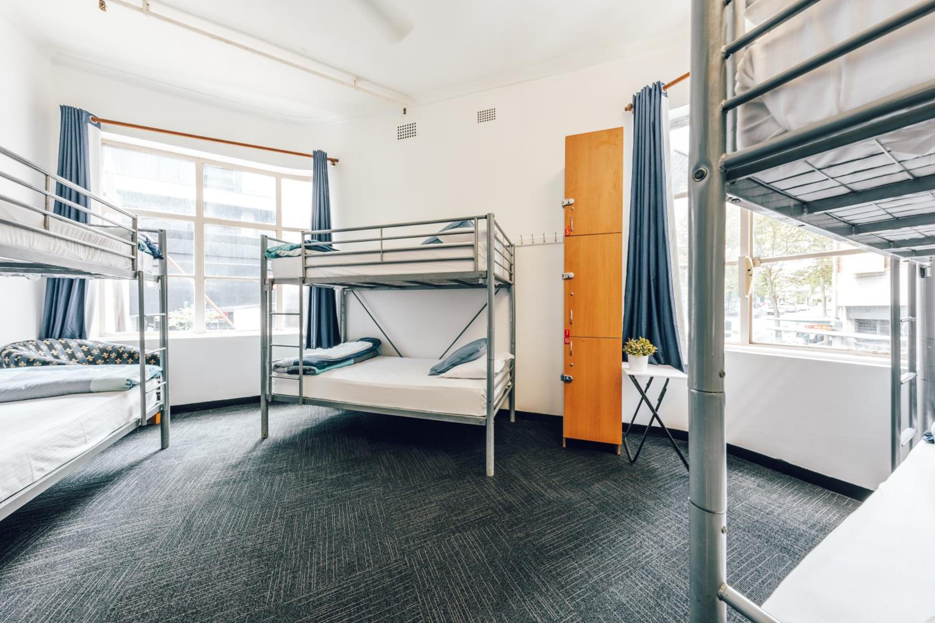 MIXED DORM, 6 BEDS, SHARED BATHROOM