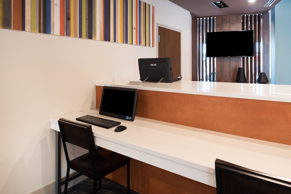 Holiday Inn Express Suites Kingdom City 13/53