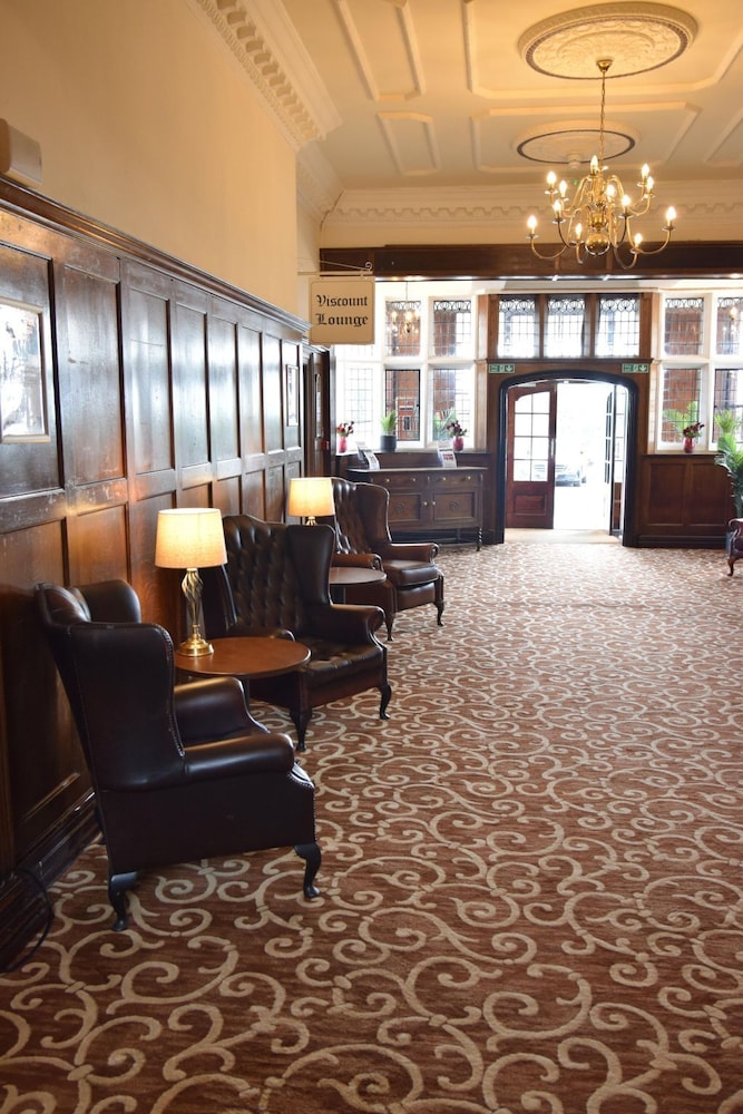 Russ Hill Hotel Gatwick 37/62