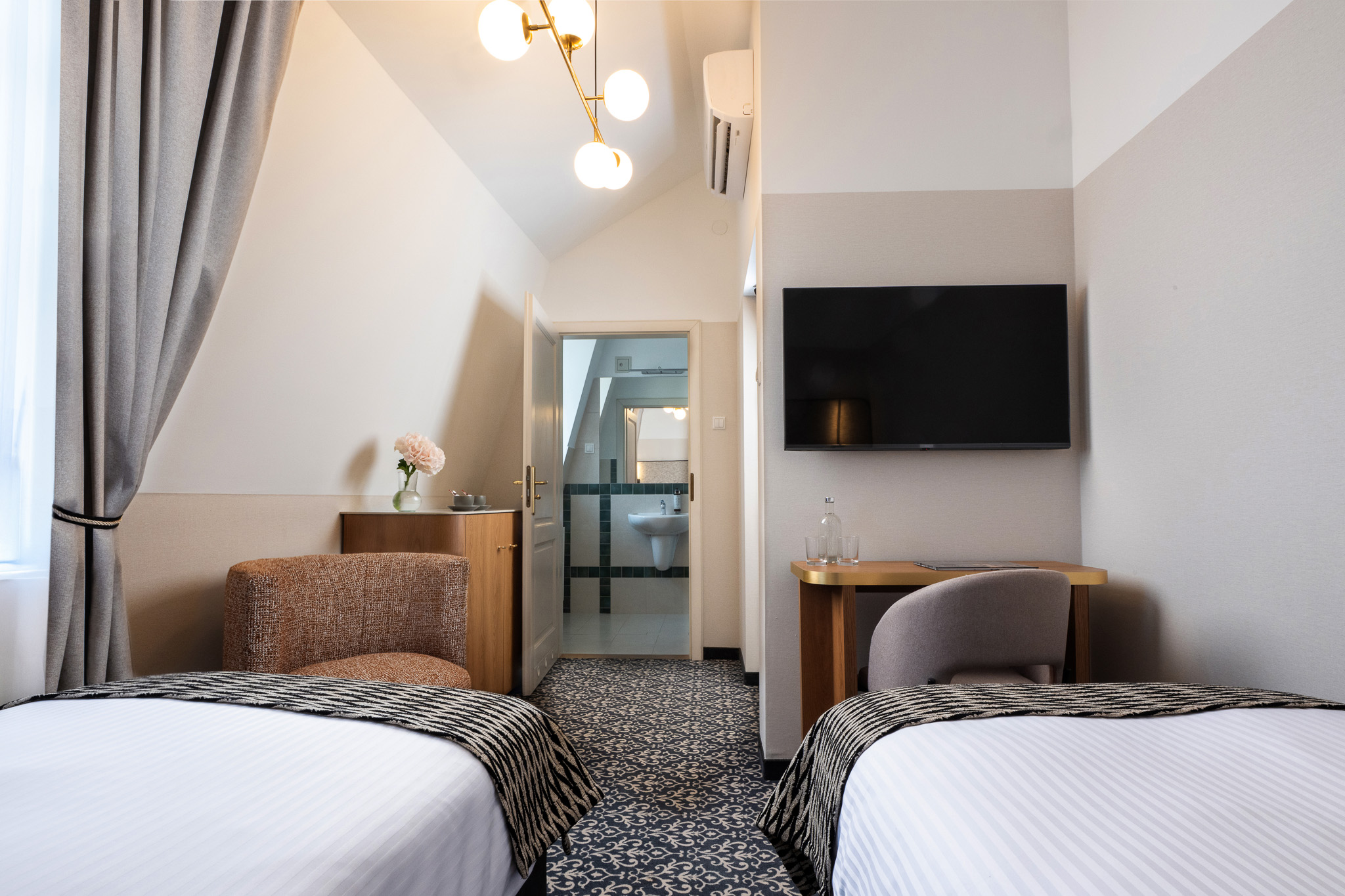 STANDARD, DOUBLE OR TWIN BED