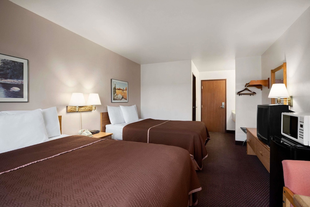 Standard, 2 Queen Beds